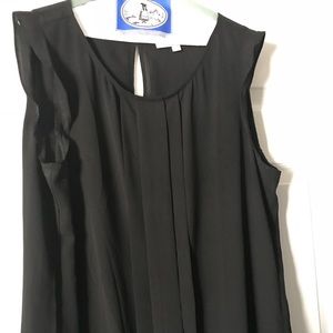 Sleeveless blouse with loose “pleat” down front